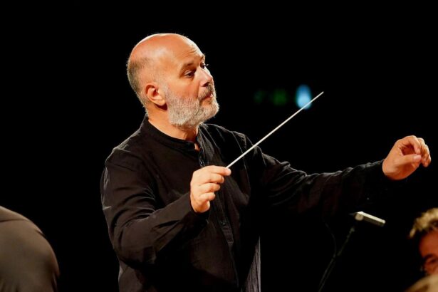 Al Metropolitan il tango diventa musica sinfonica: il Maestro Di Mauro dirige l’originale omaggio a Piazzolla “Libertà di scegliere la bellezza”. Il leitmotiv ispiratore della stagione concertistica 2025/2026 del Teatro Massimo Bellini ha trovato una perfetta espressione nell’esecuzione del concerto sinfonico “Piazzolla Tango”, che venerdì 4 e sabato 5 settembre al Teatro Metropolitan di Catania ha visto l’esibizione dell’Orchestra del Teatro Massimo Bellini diretta dal Maestro Francesco Di Mauro, con Massimiliano Pitocco al bandoneon e Massimiliano Caporale al pianoforte.