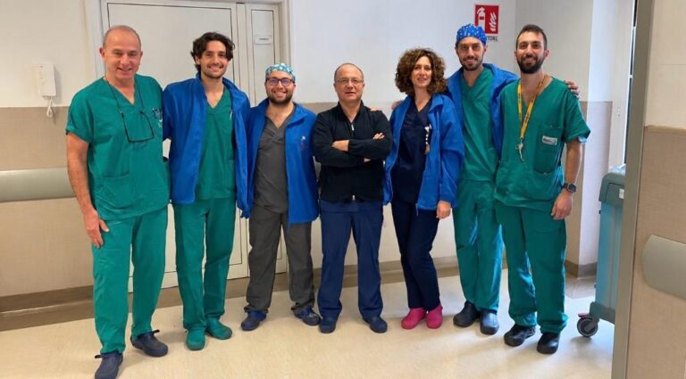 Lequipe di Ortopedia e Traumatologia dellOspedale Ingrassia con il Direttore Ferdinando Granata