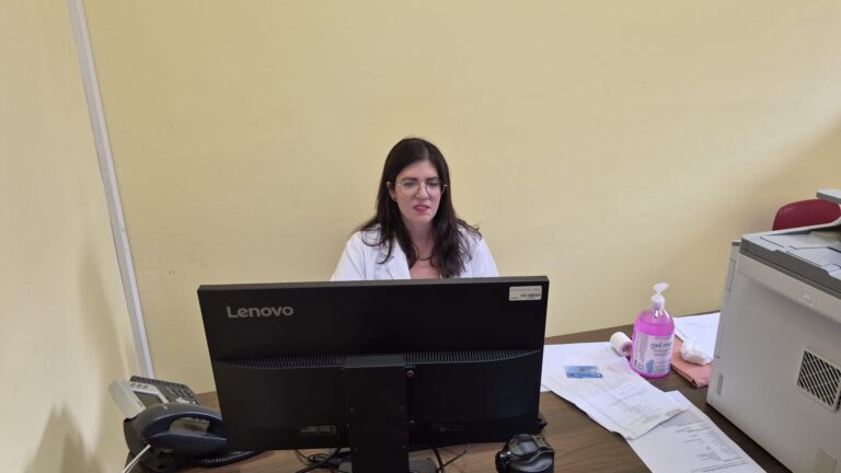 Operatrice centro vaccinale Asp Palermo