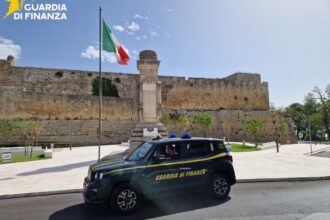 I Finanzieri del Comando Provinciale di Enna hanno dato esecuzione ad un decreto di sequestro preventivo emesso dall’Ufficio GIP del locale Tribunale, fino a concorrenza dell’importo di euro 534.586,00.