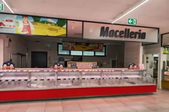 Palermo è stato tolto il blocco degli autotrasportatori in via Oreto all'innesto dell'autostrada ma permane quello davanti all'ingresso del porto, al molo Santa Lucia, dove ci sono una ventina di tir posteggiati in strada.