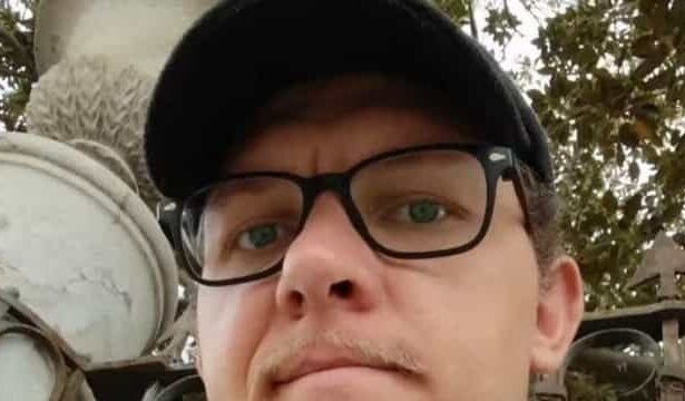 Scomparso un trentunenne a Palermo, la mamma lo cerca a Palermo, “Aiutatemi a trovarlo” Una settimana senza notizie. Alessandro Pirrotta, 31 anni, non fa ritorno a casa, nel quartiere Cruillas di Palermo, da lunedì 19 ottobre. I familiari, in forte apprensione, hanno denunciato l'allontanamento ai carabinieri e chiedono a chiunque lo abbia visto di farsi avanti.