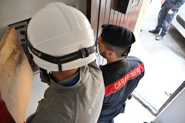 Furto di energia elettrica in una palazzina di via Pietro Dell'Aquila: controlli dei Carabinieri con i tecnici Enel
