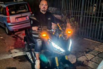 Un impatto tra due moto, sull'asfalto della statale 113, ha spezzato la vita di Emanuele Bianconi. Il motociclista palermitano, 38 anni, è morto questa mattina nel territorio di Cefalù, all'altezza di Sant'Ambrogio.