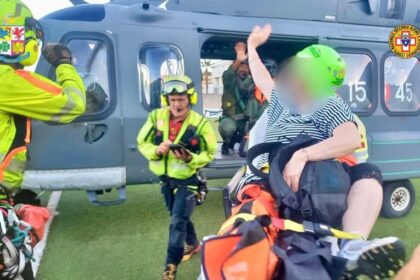 Aeronautica Militare e Soccorso Alpino e Speleologico Siciliano ancora in intervento congiunto presso la Riserva Naturale Orientata Zingaro (TP), questa volta per soccorrere una turista tedesca di 47 anni con un importante trauma ad un arto inferiore.