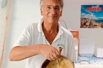 È morto Nicolò Agugliaro, il fondatore della Gelateria La Kala di Palermo. A dare la notizia è stata la stessa attività, con un messaggio di cordoglio pubblicato sui social. “La Gelateria La Kala comunica con profondo cordoglio che oggi si è spento il suo fondatore”, si legge nel post.