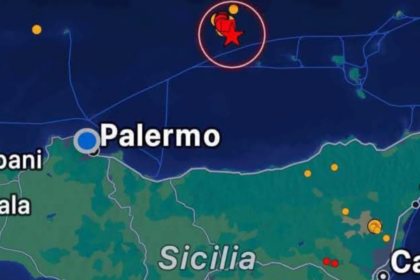 Alle 12.19 di venerdì 23 ottobre il Tirreno meridionale ha scosso la Sicilia. Una scossa di magnitudo 5.0 ha fatto vibrare Palermo e la sua provincia, svuotando scuole e uffici e riversando molte persone in strada. L'epicentro è in mare, ma la preoccupazione tra i cittadini è stata immediata.