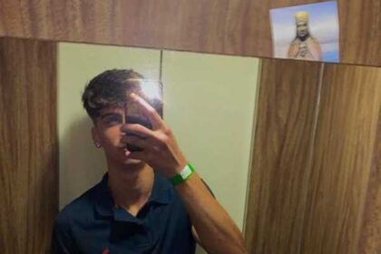 Edoardo Ratto aveva cinque anni quando la strada gli portò via il padre. Tredici anni dopo, nella notte, è morto a brevissima distanza da quel punto: il diciottenne ha perso la vita in un incidente in scooter a San Gregorio, frazione di Capo d'Orlando, sulla statale 113.