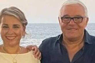 Un cuore spezzato e poche righe su Instagram: così Giusina Battaglia, volto di «È sempre mezzogiorno», si è fatta sentire per la prima volta dopo la scomparsa del marito Sergio Colicchio. La cuoca palermitana ha usato una storia per ringraziare chi le è stato vicino: «Sono straziata dal dolore ma invasa dal vostro affetto oceanico, grazie a tutti».