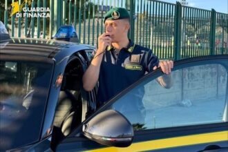 Trentanove lavoratori impiegati completamente in nero e altri sedici con irregolarità nel rapporto di lavoro: è il bilancio dei controlli della Guardia di Finanza a Caltanissetta e nei Comuni limitrofi, condotti nei primi nove mesi dell'anno su 21 attività economiche.