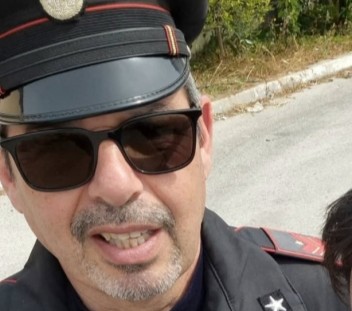 Tragico incidente, muore il carabiniere Ignazio Caredda che rientrava dal servizio Incidente a Trapani, muore il carabiniere Ignazio Caredda, 59 anni. Rientrava dal turno. Indagini in corso