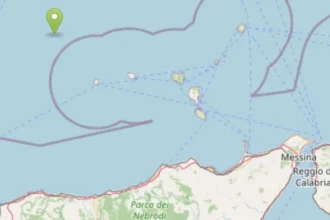 Una scossa di terremoto di magnitudo 3.7 ha fatto tremare il mare del Tirreno meridionale all'alba di giovedì 22 ottobre. L'evento è stato registrato alle 5.37, poche ore dopo una sequenza di scosse che aveva interessato la stessa area nei giorni scorsi. Al momento non vengono segnalati danni.